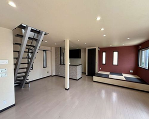 【居間・リビング】 | 【仲介手数料０円】秦野市ひばりヶ丘　中古一戸建て | 秦野市ひばりヶ丘　中古一戸建て