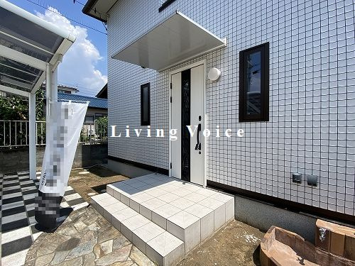 【エントランス】 | 【仲介手数料０円】秦野市ひばりヶ丘　中古一戸建て | 秦野市ひばりヶ丘　中古一戸建て