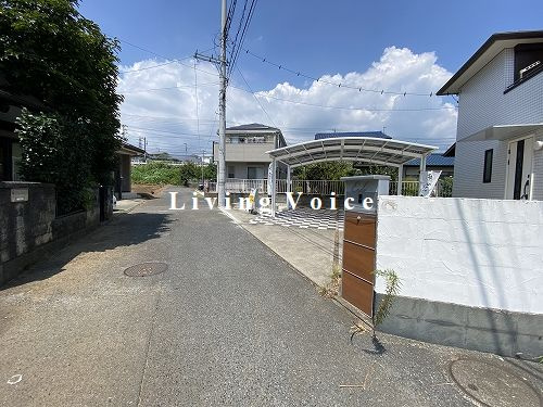 【前面道路含む現地写真】 | 【仲介手数料０円】秦野市ひばりヶ丘　中古一戸建て | 秦野市ひばりヶ丘　中古一戸建て