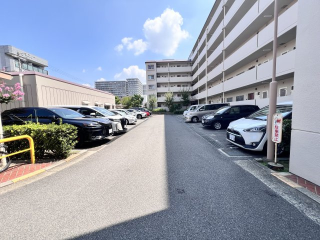 御幸第一コーポの駐車場|平面駐車場