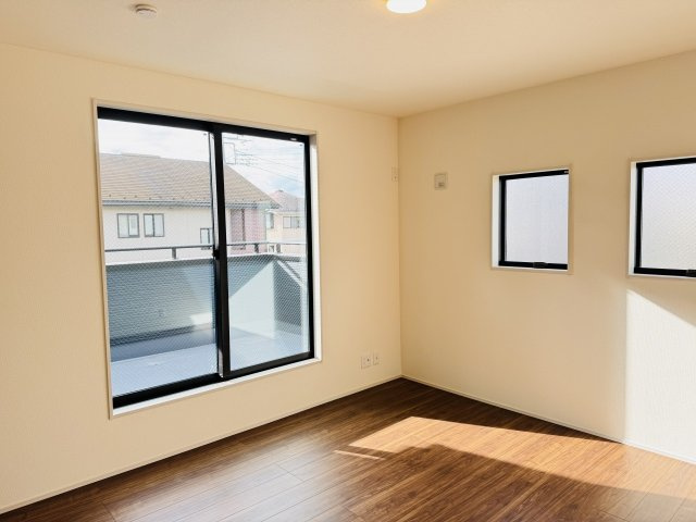 八王子市　川口町　新築一戸建て　４６期の寝室|～2階8.0帖の主寝室　ベッドなど大型家具のレイアウトも楽しめる広さです～