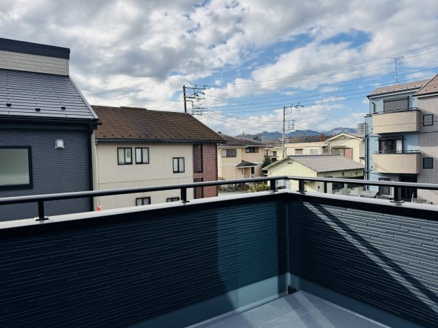 八王子市　川口町　新築一戸建て　４６期のバルコニー|～開放感のあるバルコニー　洗濯物や布団をタップリ干せます～