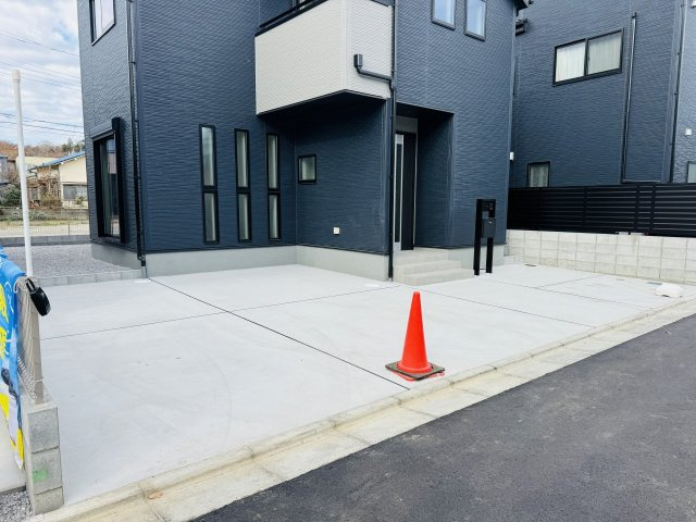 八王子市　川口町　新築一戸建て　４６期の駐車場|～並列2台駐車可能カースペース付き～
