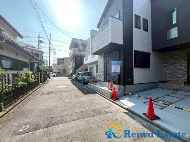 新築戸建　茅ヶ崎市小和田3丁目の前面道路含む現地写真