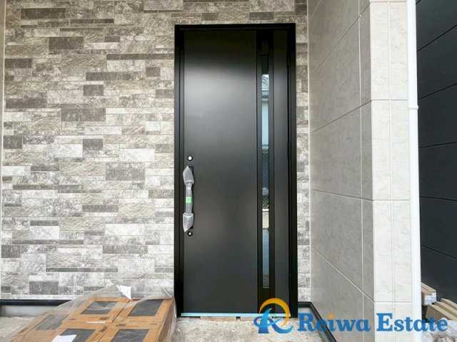 新築戸建　茅ヶ崎市小和田3丁目の玄関