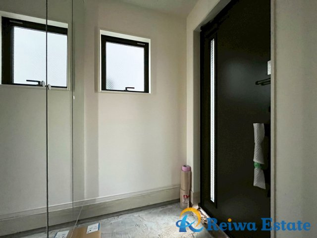 新築戸建　茅ヶ崎市小和田3丁目の玄関