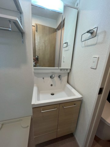 メゾングランシャンの洗面所|脱衣スペースもあります