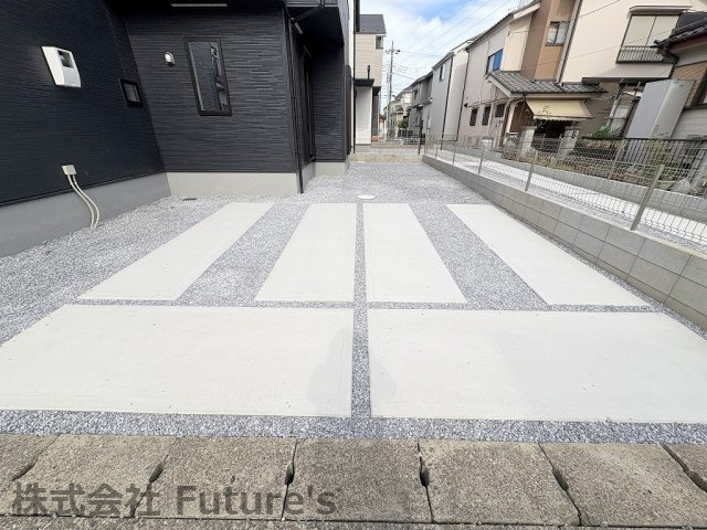吉川市道庭2丁目　新築戸建　全2棟　1号棟の駐車場|カースペース並列2台可能