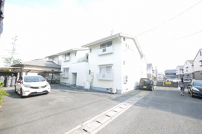 星島コーポＣ棟の駐車場