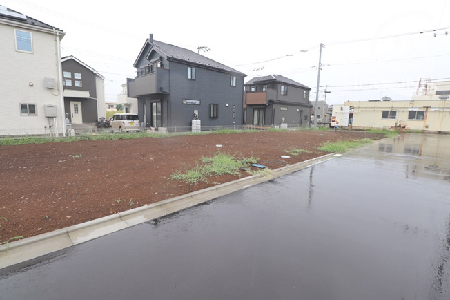 【前面道路含む現地写真】 | 武蔵村山市岸1丁目　売地　全10区画　8号区 | 前面道路含む現地写真です