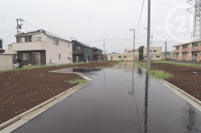【前面道路含む現地写真】 | 武蔵村山市岸1丁目　売地　全10区画　8号区 | 前面道路含む現地写真です