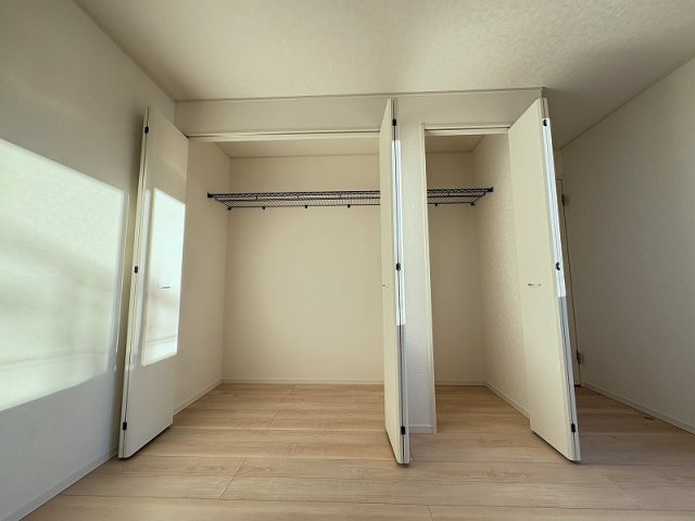 【収納】 | 志木市中宗岡5丁目　新築一戸建住宅　全4棟　(志木本店) | 洋室7.5帖（2025年12月）撮影
主寝室としても使いやすい洋室7.5帖。