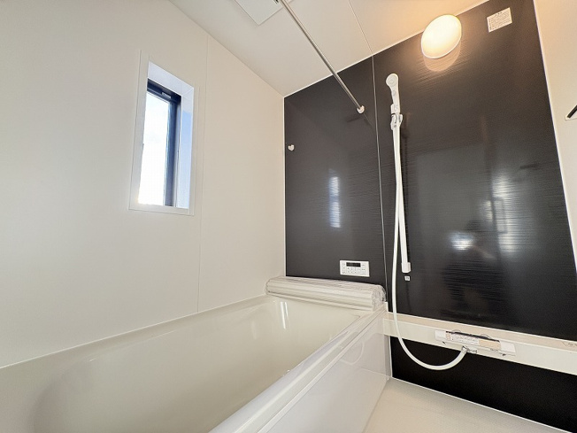 【浴室】 | 志木市中宗岡5丁目　新築一戸建住宅　全4棟　(志木本店) | 浴室（2025年12月）撮影
浴室乾燥機付きで、雨の日のお洗濯も安心なユニットバス。