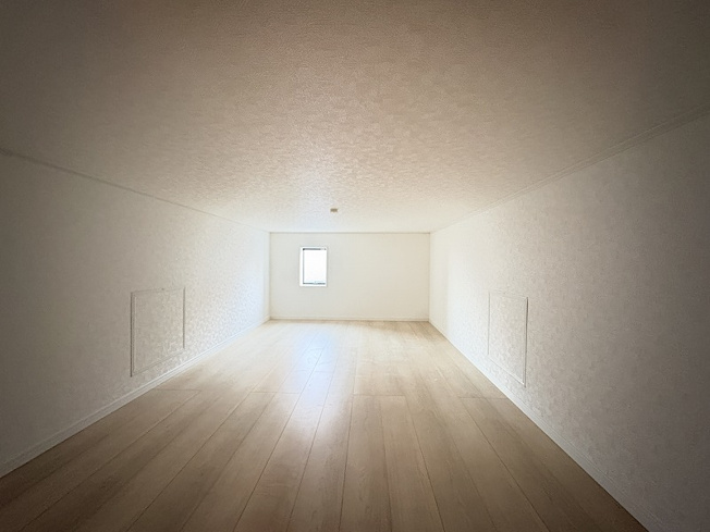 【収納】 | 志木市中宗岡5丁目　新築一戸建住宅　全4棟　(志木本店) | 屋根裏（2025年12月）撮影
収納や趣味スペースとして活躍する、屋根裏5.2帖。