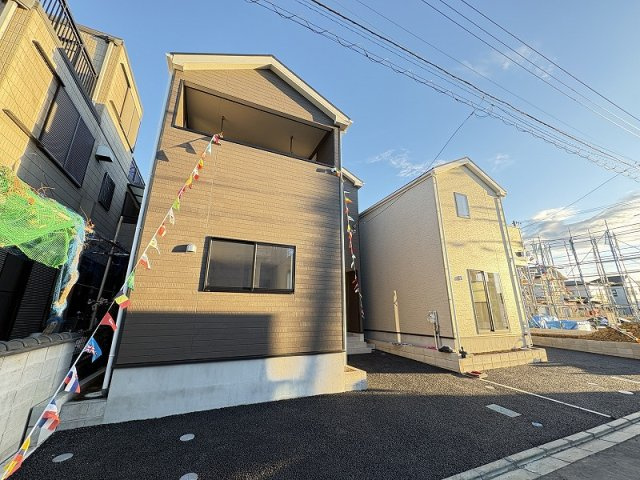 【外観】 | 志木市中宗岡5丁目　新築一戸建住宅　全4棟　(志木本店) | 現地（2025年12月）撮影
カースペース2台分あり（うち1台は軽自動車対応）。来客時にも便利です。