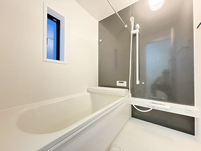 【浴室】 | 志木市中宗岡5丁目　新築一戸建住宅　全4棟　(志木本店) | 浴室（2025年12月）撮影
換気・乾燥に便利な浴室乾燥機付きのユニットバス。