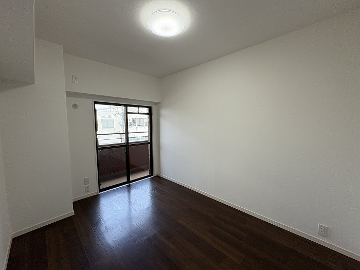 三旺マンション藤森の洋室