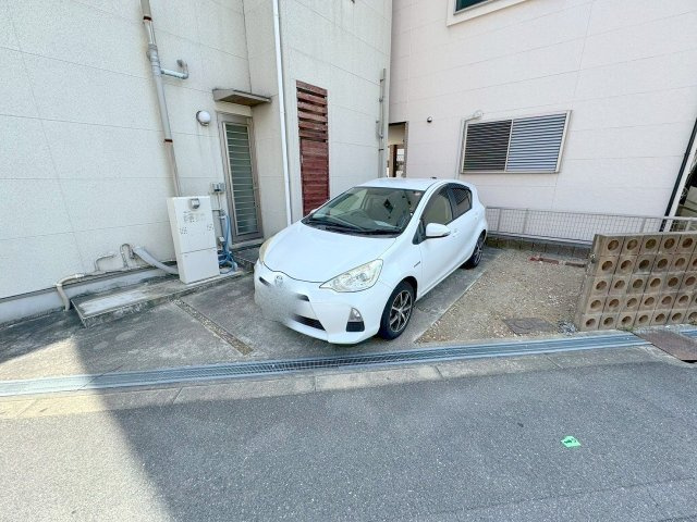 菅原戸建の駐車場