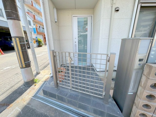 菅原戸建のエントランス