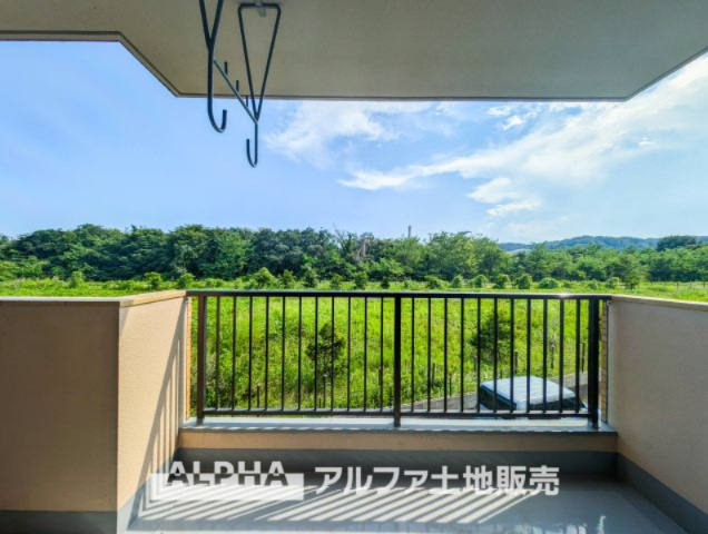 ダイアパレス昭島Ⅱの展望|【Blue sky terrace】
◆青空テラス◆ベランダから望む紺碧の空からそよ風、そして目に映るのはグリーン広がる風光明媚な世界。それは清々しい自然の薫りを肌で感じる幸せな空間。