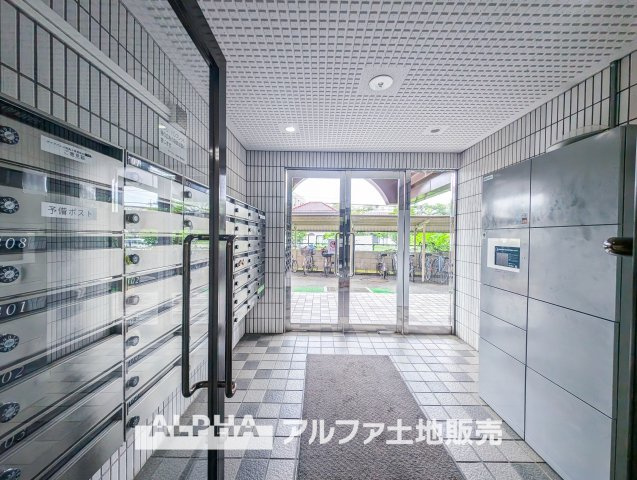 ダイアパレス昭島Ⅱのエントランス|【Welcome】
◆ウェルカム◆帰路につき見上げればそこにはエントランス。意匠性高くさり気なく気品ですら感じられる。これが「パークフロント」のpride