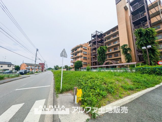 ダイアパレス昭島Ⅱの外観|【Green orchestra】
◆四季の植栽◆広葉樹の四季の移ろいを、季節に表情を変えるグリーンとレッドのそれに呼応して変化する外観。それはまさに緑とシンパシーし鳴りやまないオーケストラの邸宅。