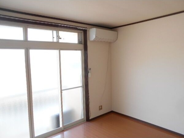 タウンハウスヨシダC棟の居間・リビング