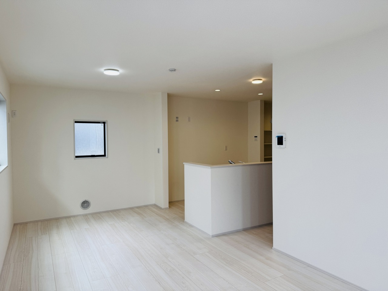 八王子市　川口町　新築一戸建て　４６期の居間・リビング|～16.62帖の明るいLDKで、家族団欒の時間をお過ごしいただけます～