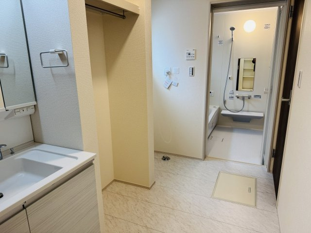 八王子市　川口町　新築一戸建て　４６期の脱衣所|～脱衣所には便利なハンガーパイプを設置～