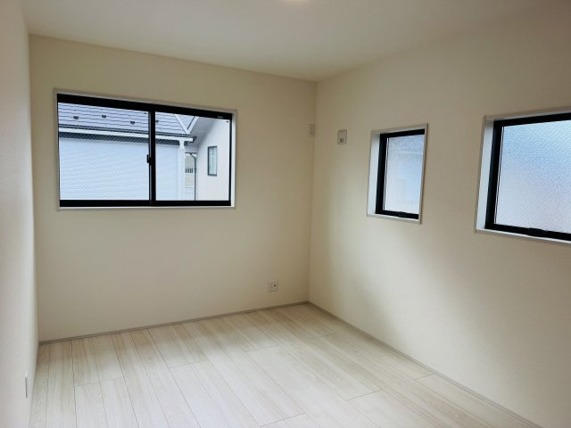 八王子市　川口町　新築一戸建て　４６期の子供部屋|～2階6.5帖の洋室　2面採光で明るく風通しの良いお部屋です～