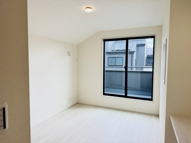 八王子市　川口町　新築一戸建て　４６期の寝室|～2階7.25帖の主寝室　ベッドなど大型家具のレイアウトも楽しめる広さです～