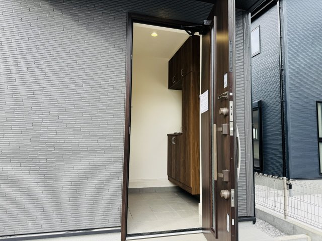 八王子市　川口町　新築一戸建て　４６期の玄関|～玄関は安心のWロックキーを採用～
