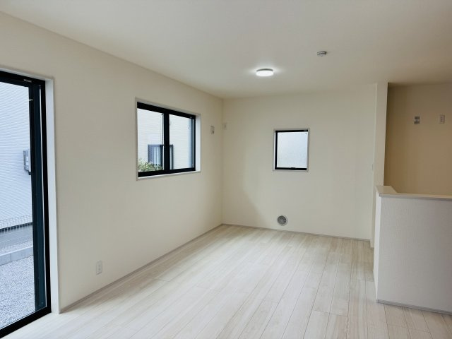 八王子市　川口町　新築一戸建て　４６期の居間・リビング|～16.62帖の明るいLDKで、家族団欒の時間をお過ごしいただけます～
