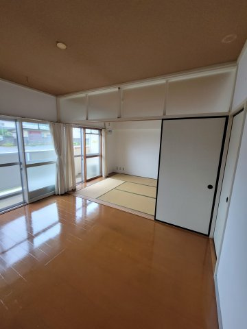 ビレッジハウス滝沢大崎2号棟の居間・リビング