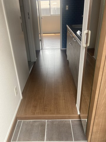 ワンリッチ上野町Aの玄関