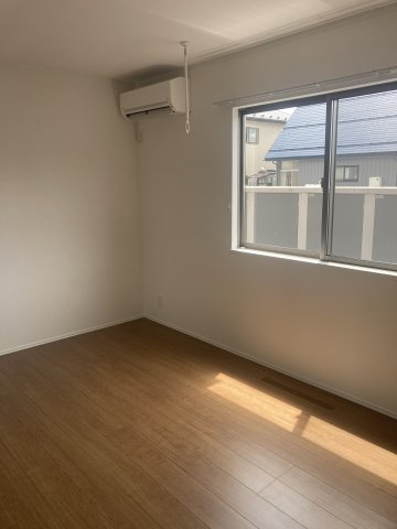 ワンリッチ上野町Aの居間・リビング