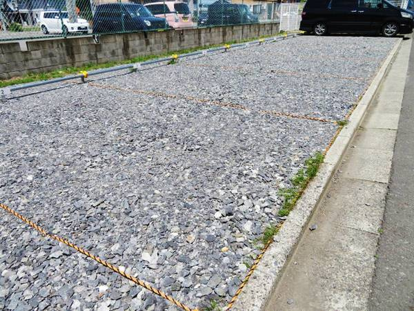 ビレッジハウス長内1号棟の駐車場