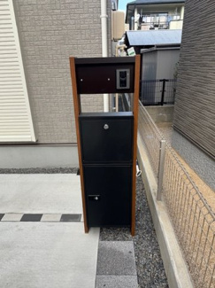 【玄関】 | 廿日市市大東（廿日市駅徒歩９分！）全2区画　NO2【外構工事費込】 | 宅配ボックス付き