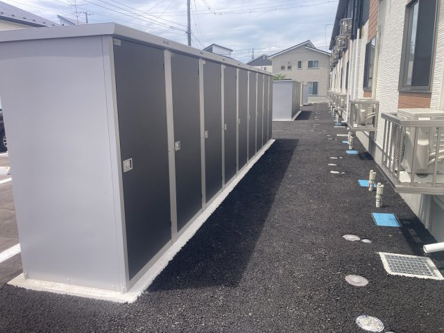 ワンリッチ上野町Bの駐車場