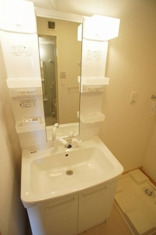 レジデンス　アマーレの洗面所|広い洗面スペース