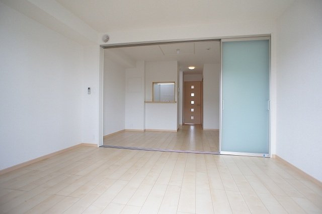 レジデンス　アマーレの内装|明るい室内です