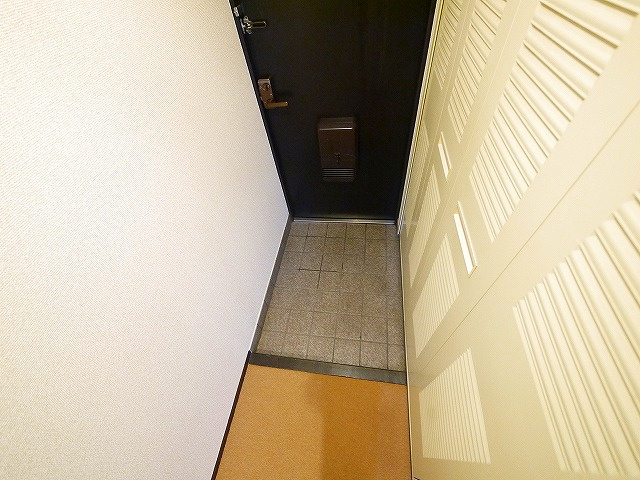 ライフコート富雄の玄関