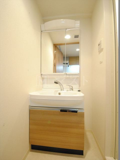 プレサンス南森町ライズの洗面所