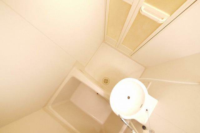 レオパレスビューヒルズテンの浴室