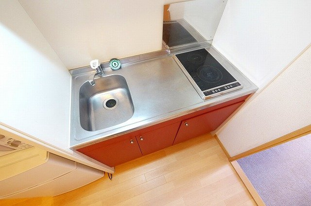 レオパレスビューヒルズテンのキッチン