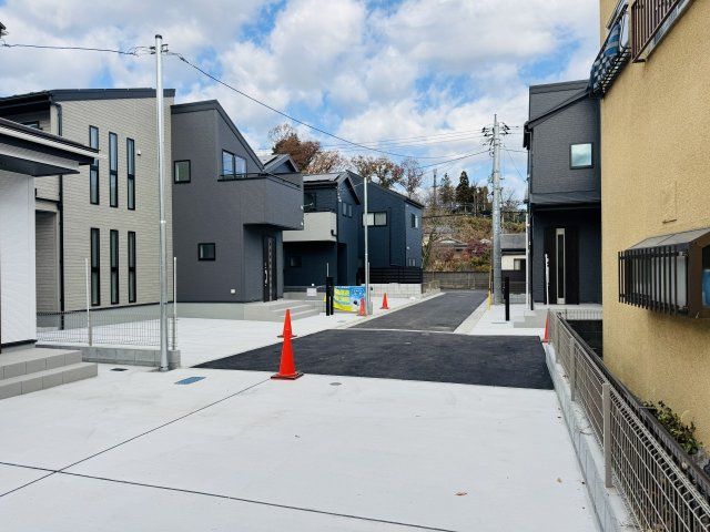 八王子市　川口町　新築一戸建て　４６期の前面道路含む現地写真|～北側4ｍ道路に面しています～