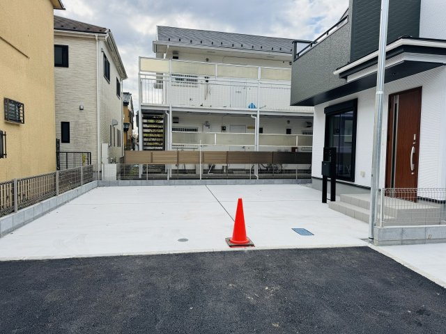 八王子市　川口町　新築一戸建て　４６期の駐車場|～並列2台駐車可能カースペース付き～