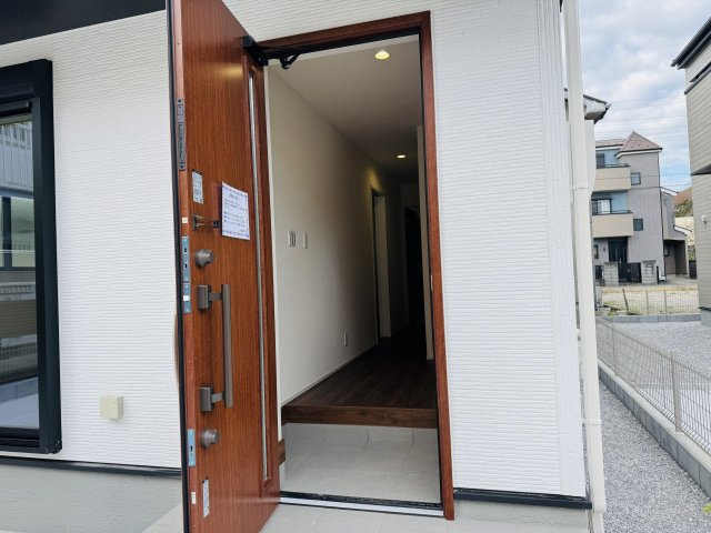八王子市　川口町　新築一戸建て　４６期の玄関|～玄関は安心のWロックキーを採用～