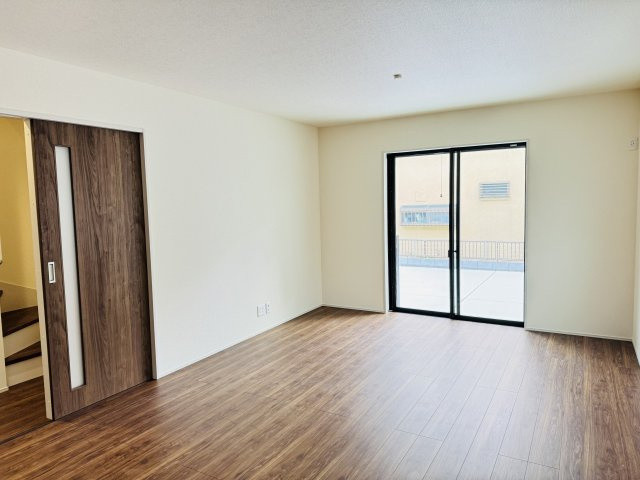 八王子市　川口町　新築一戸建て　４６期の居間・リビング|～18.0帖の明るいLDKで、家族団欒の時間をお過ごしいただけます～