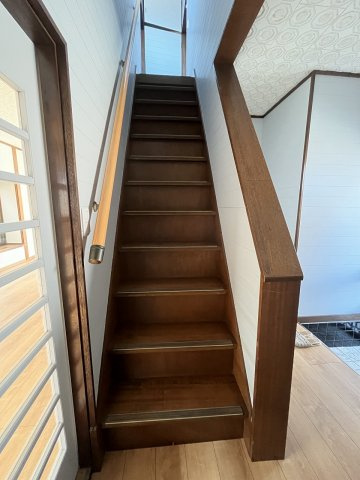 西城南5丁目戸建てのその他|階段